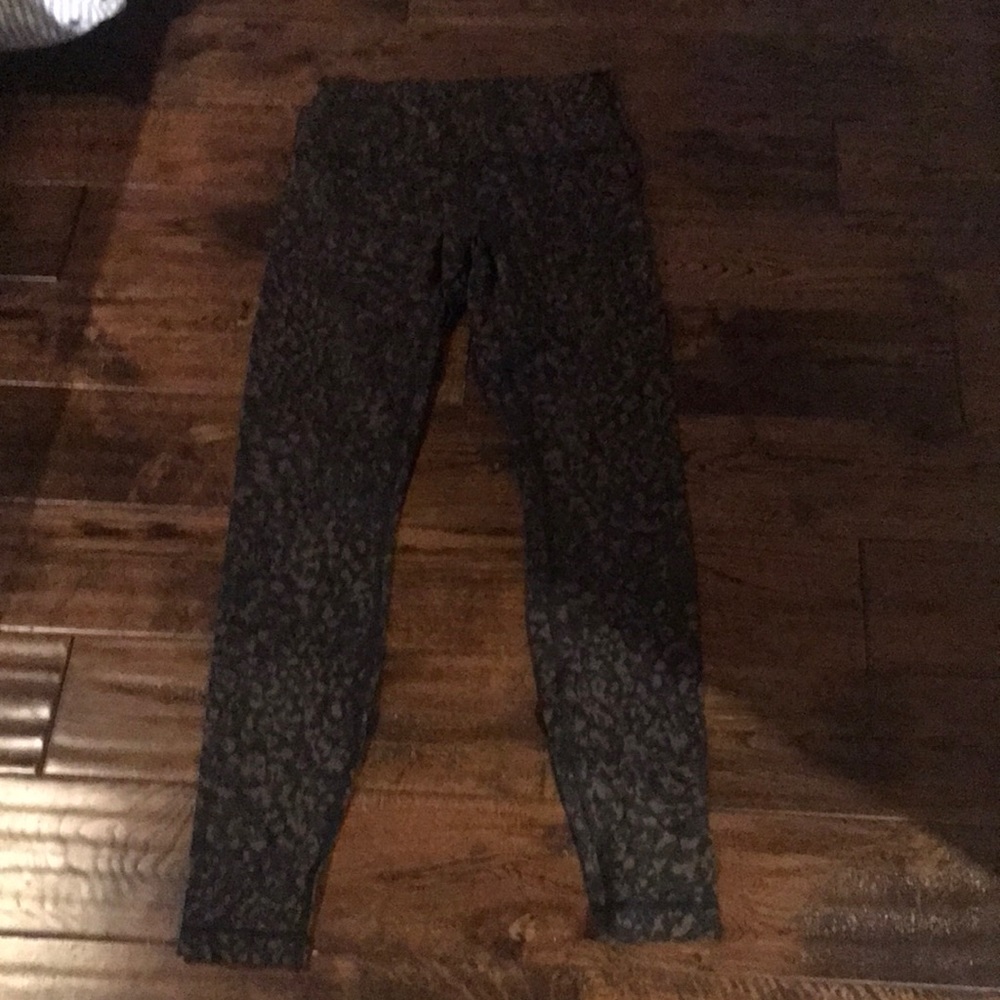 Lululemon yoga pants. Size 6, brown black tone.